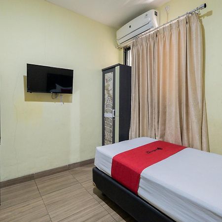 Hotel Reddoorz Near Surabaya Town Square Zewnętrze zdjęcie
