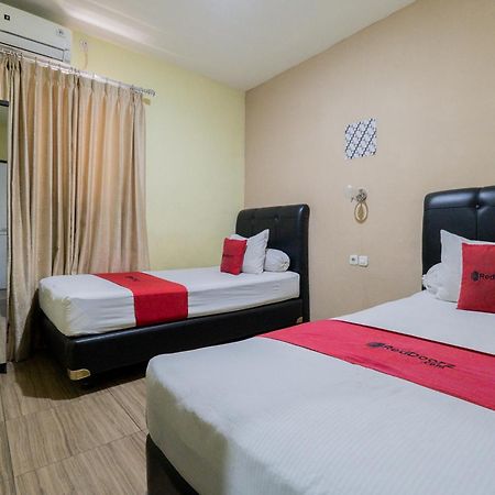 Hotel Reddoorz Near Surabaya Town Square Zewnętrze zdjęcie