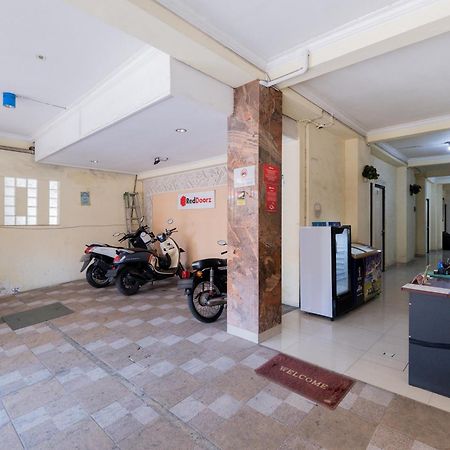 Hotel Reddoorz Near Surabaya Town Square Zewnętrze zdjęcie