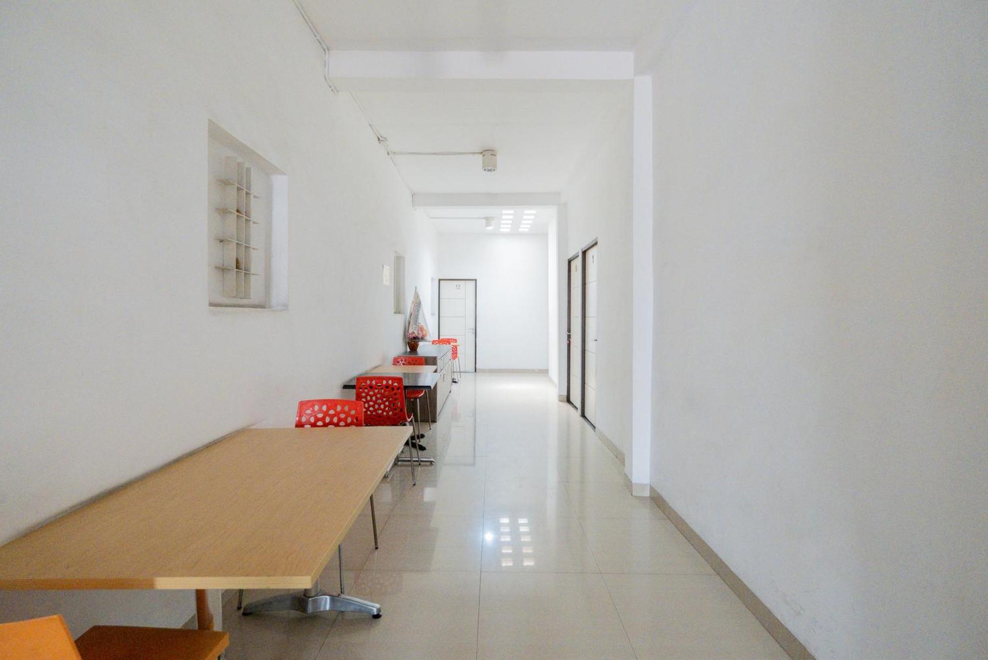 Hotel Reddoorz Near Surabaya Town Square Zewnętrze zdjęcie