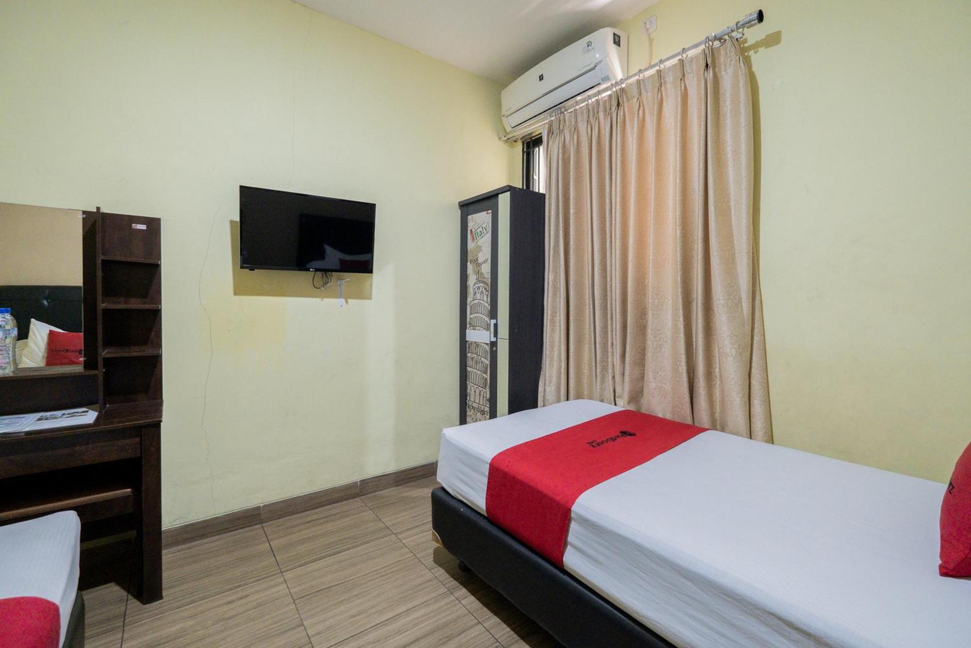 Hotel Reddoorz Near Surabaya Town Square Zewnętrze zdjęcie