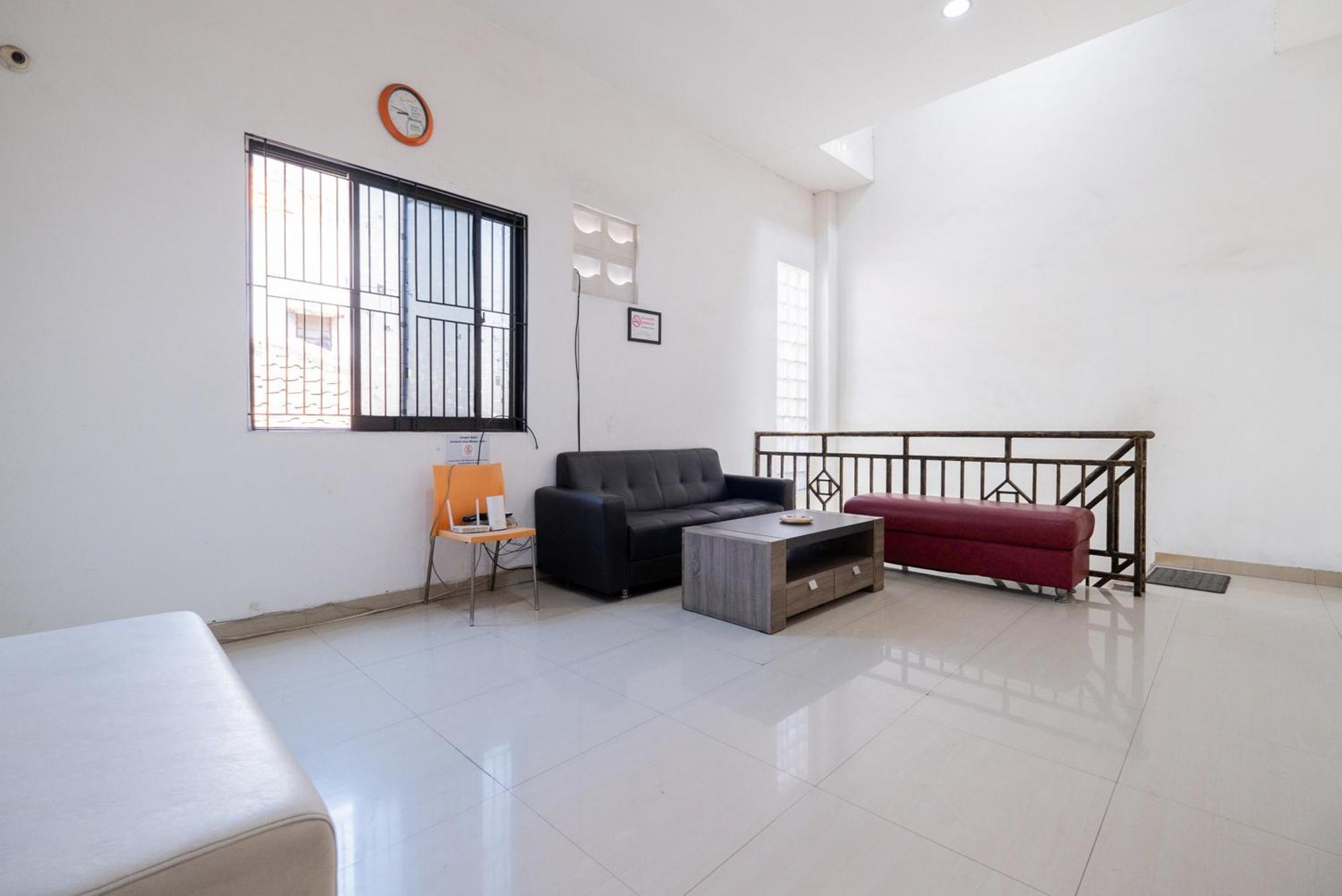 Hotel Reddoorz Near Surabaya Town Square Zewnętrze zdjęcie