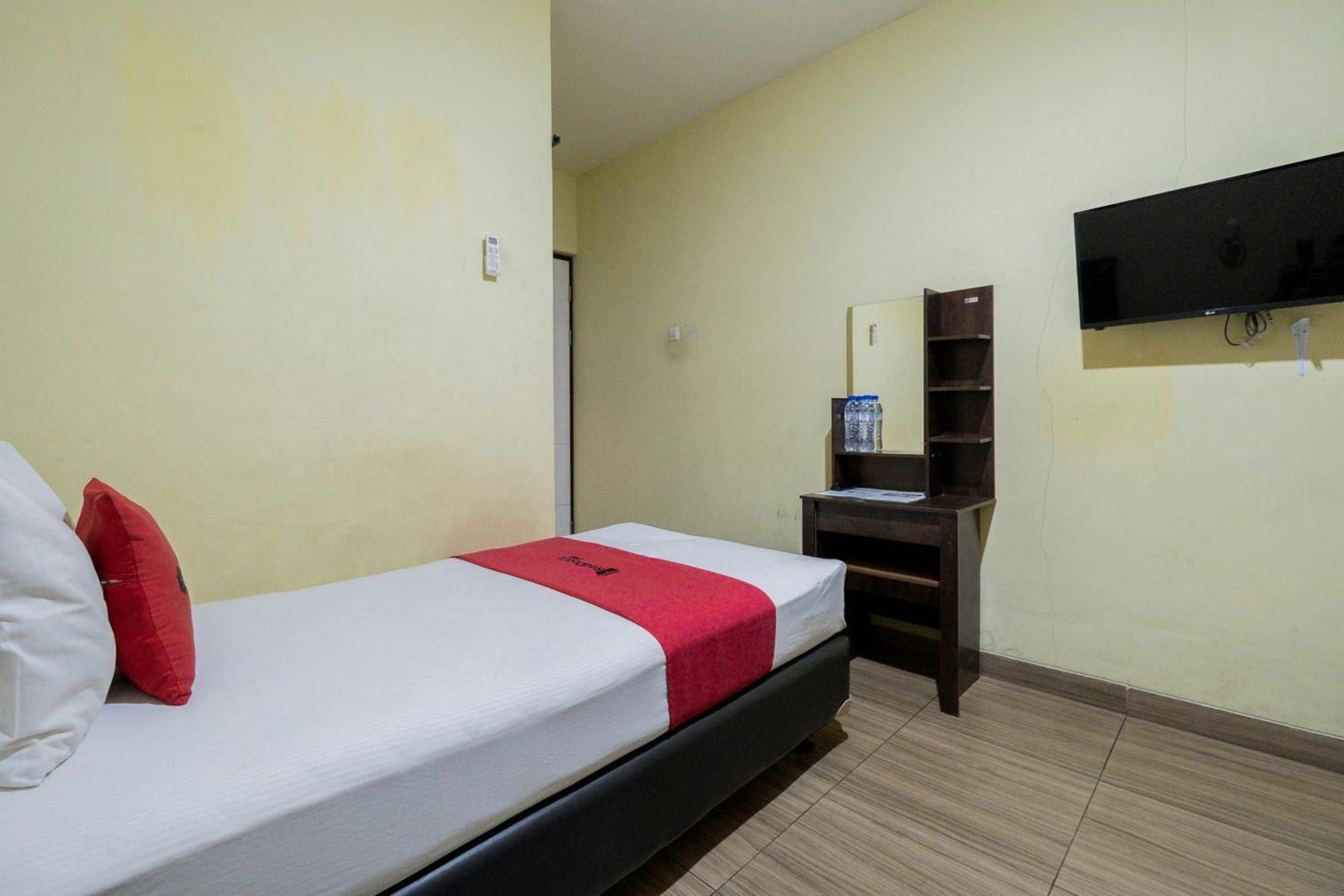 Hotel Reddoorz Near Surabaya Town Square Zewnętrze zdjęcie