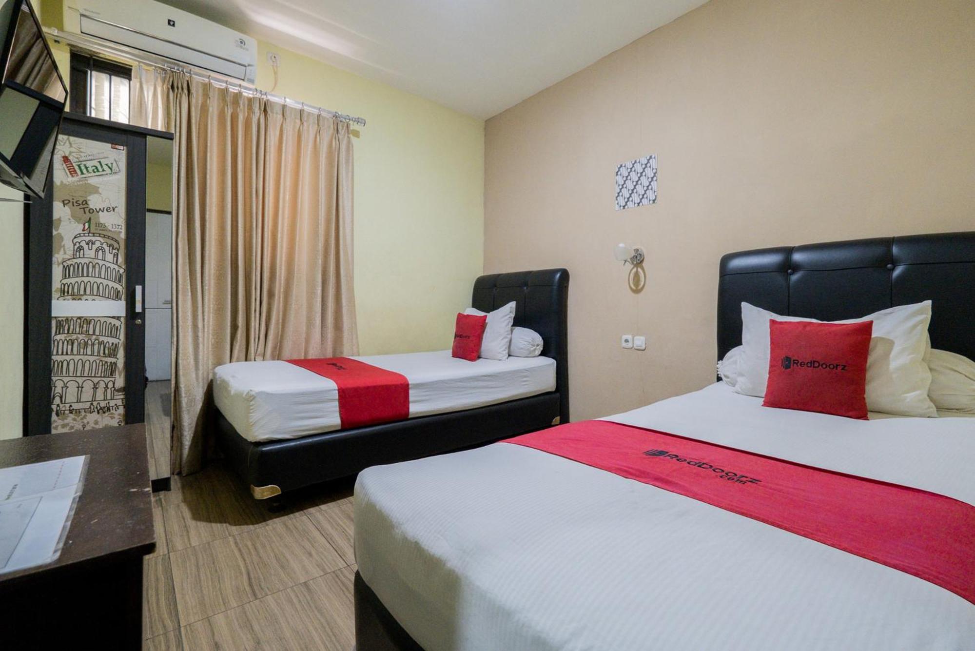 Hotel Reddoorz Near Surabaya Town Square Zewnętrze zdjęcie
