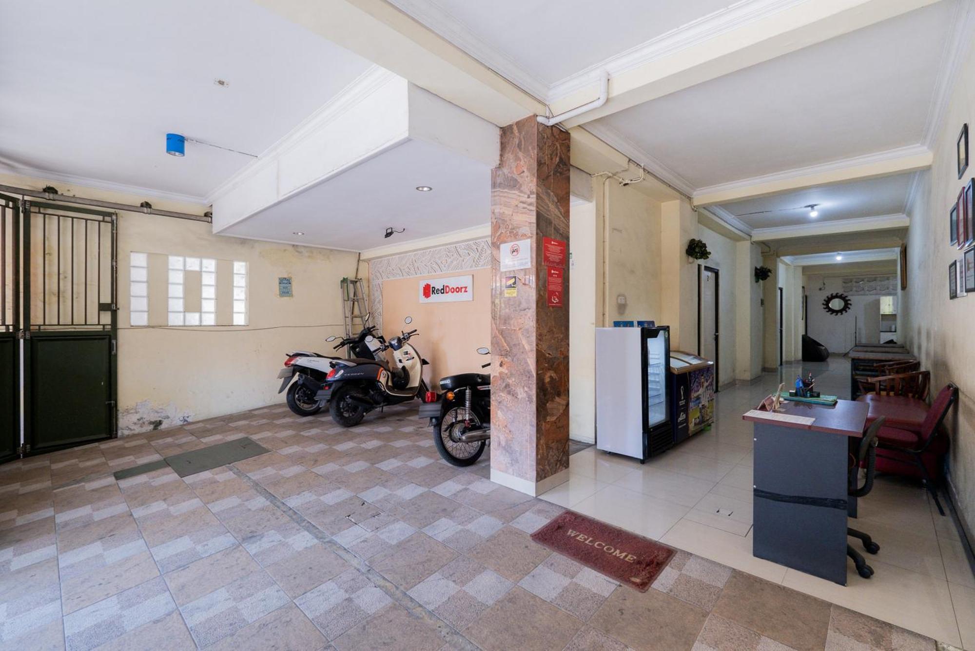 Hotel Reddoorz Near Surabaya Town Square Zewnętrze zdjęcie