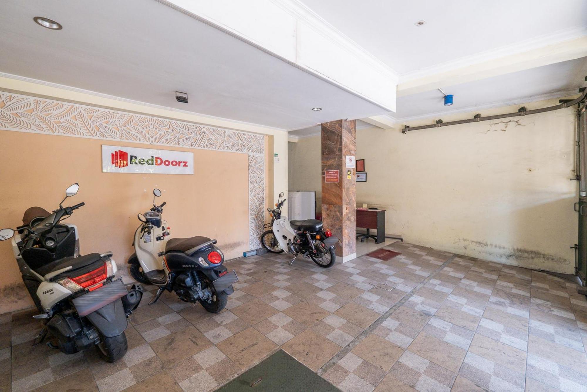 Hotel Reddoorz Near Surabaya Town Square Zewnętrze zdjęcie