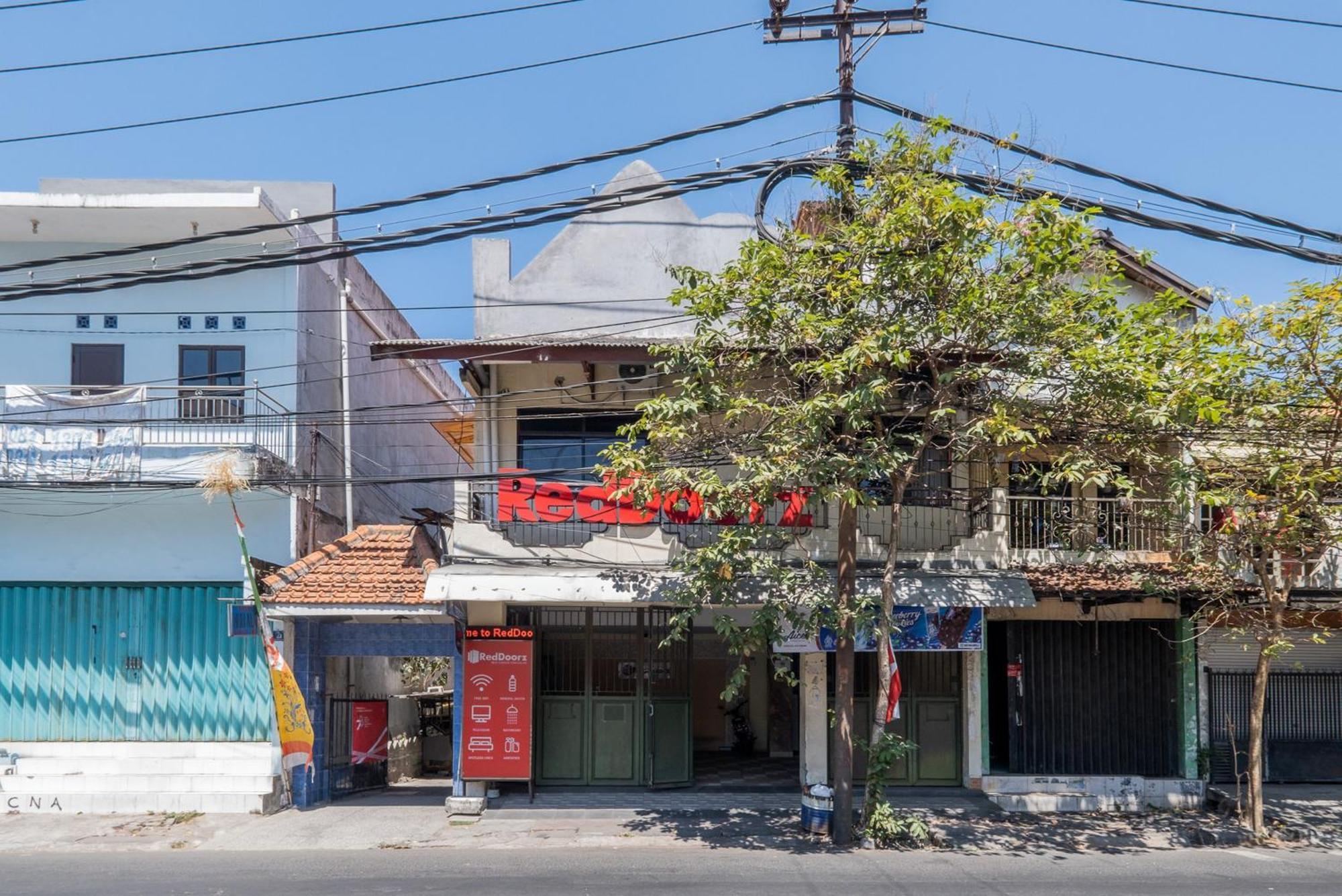 Hotel Reddoorz Near Surabaya Town Square Zewnętrze zdjęcie