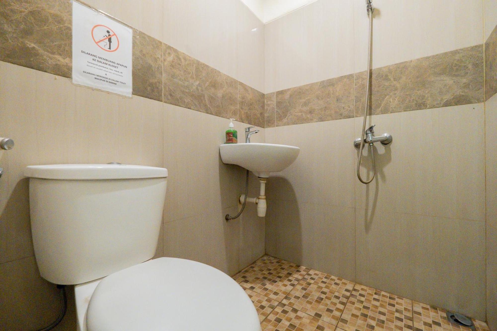 Hotel Reddoorz Near Surabaya Town Square Zewnętrze zdjęcie