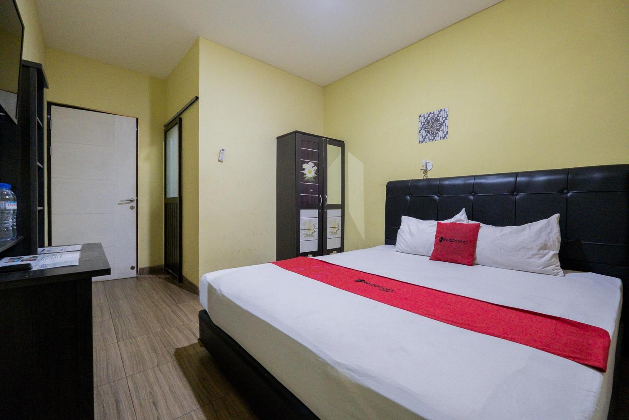 Hotel Reddoorz Near Surabaya Town Square Zewnętrze zdjęcie