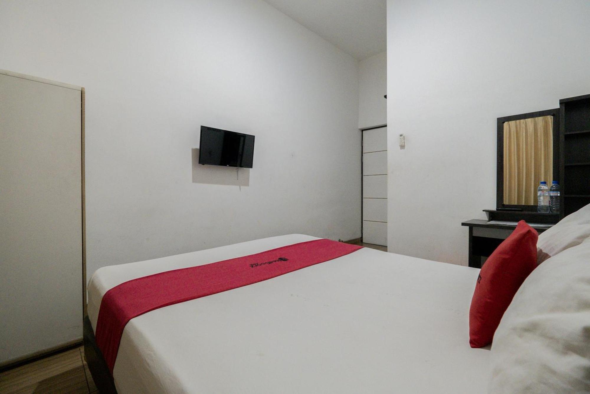 Hotel Reddoorz Near Surabaya Town Square Zewnętrze zdjęcie