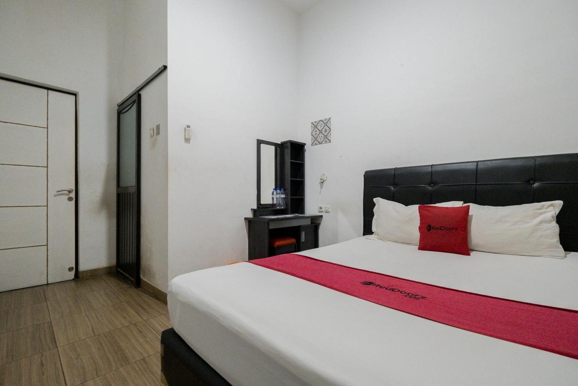 Hotel Reddoorz Near Surabaya Town Square Zewnętrze zdjęcie
