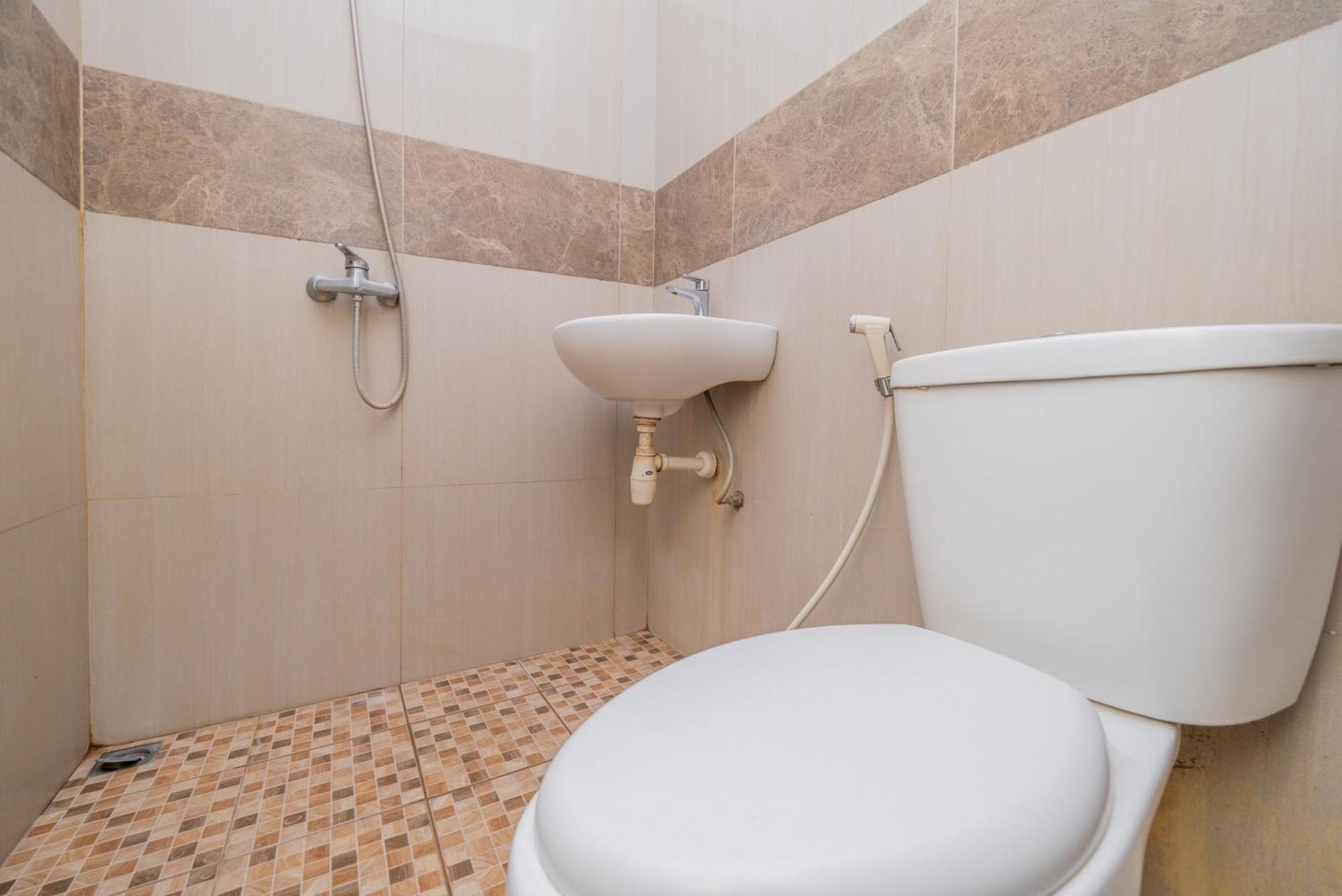 Hotel Reddoorz Near Surabaya Town Square Zewnętrze zdjęcie