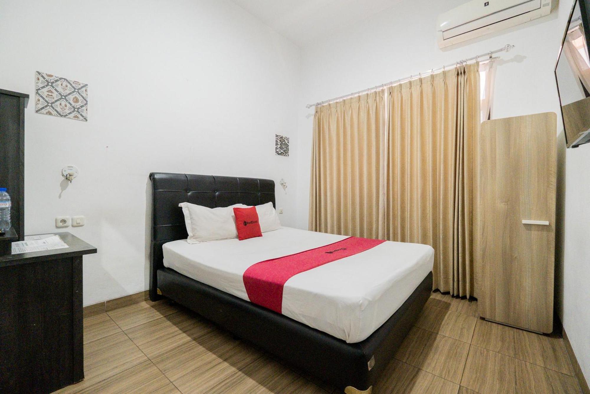 Hotel Reddoorz Near Surabaya Town Square Zewnętrze zdjęcie