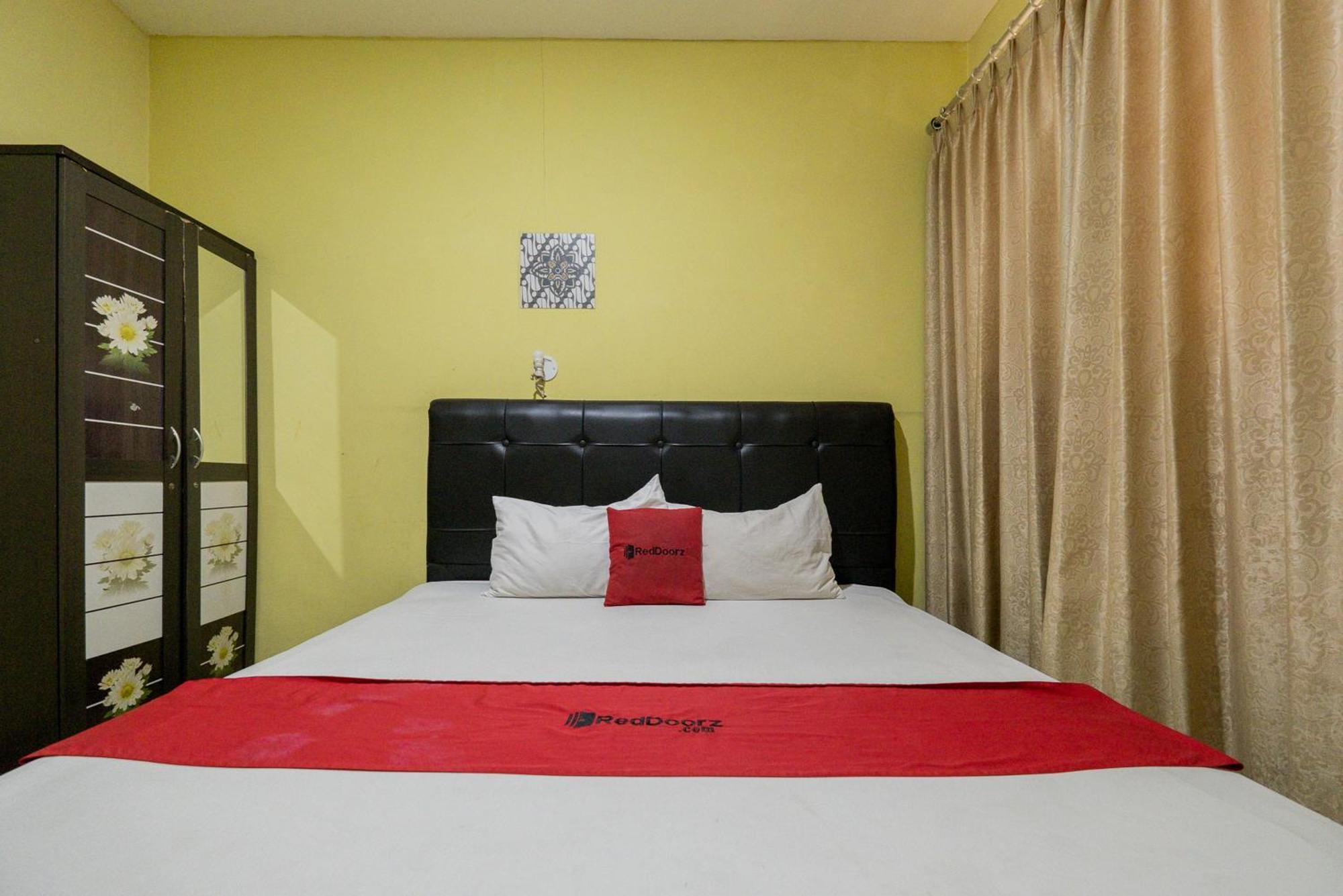 Hotel Reddoorz Near Surabaya Town Square Zewnętrze zdjęcie