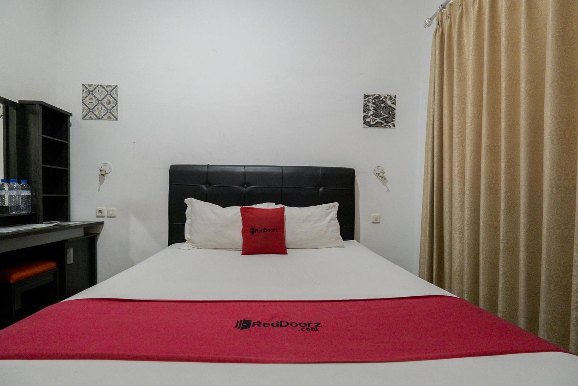 Hotel Reddoorz Near Surabaya Town Square Zewnętrze zdjęcie