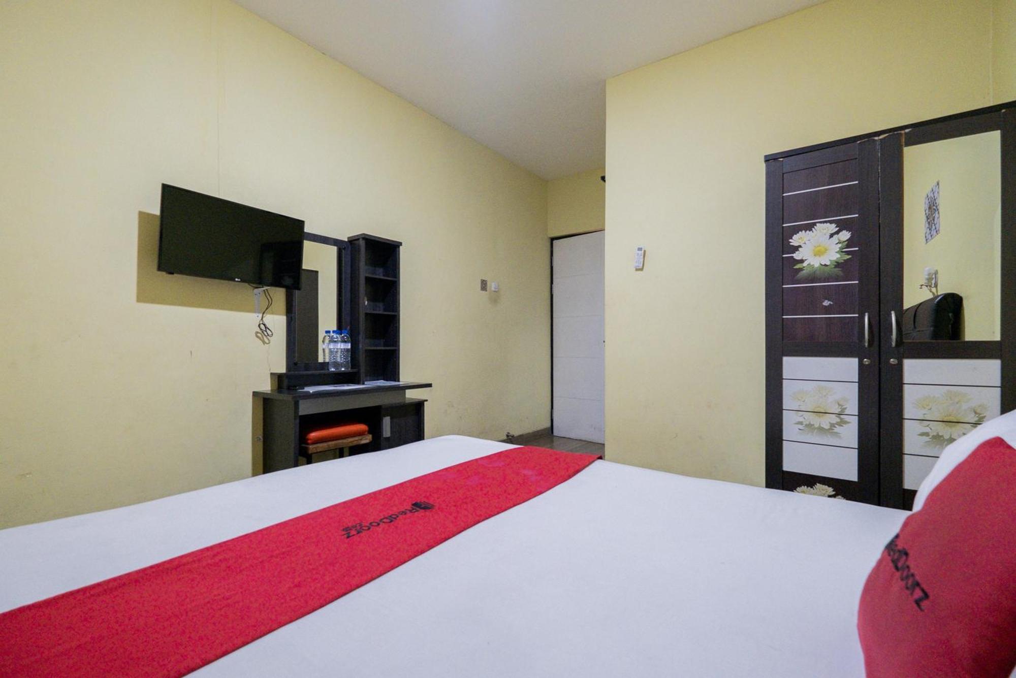 Hotel Reddoorz Near Surabaya Town Square Zewnętrze zdjęcie