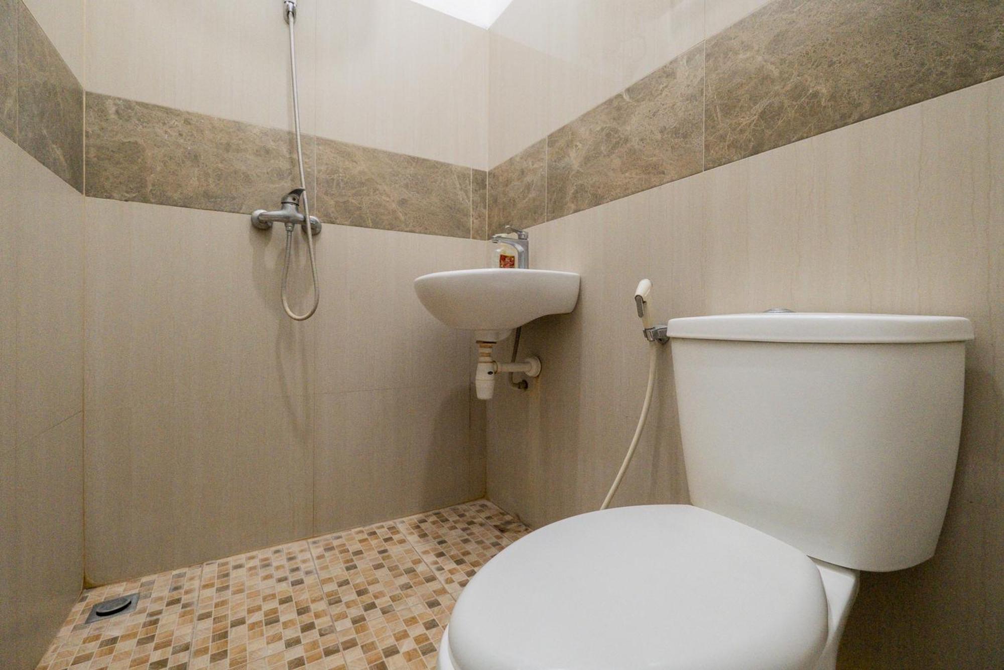 Hotel Reddoorz Near Surabaya Town Square Zewnętrze zdjęcie