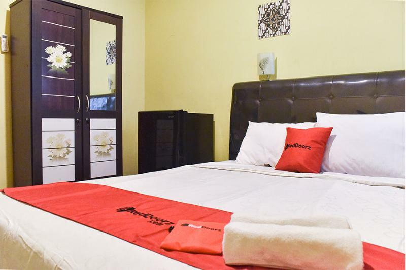 Hotel Reddoorz Near Surabaya Town Square Zewnętrze zdjęcie